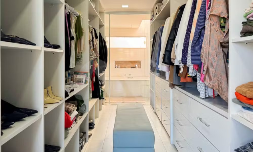 Conheça a nova mansão de Viviane Araújo, com sauna e super garagem; veja fotos
