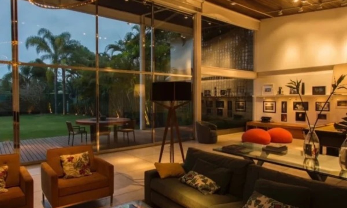 Conheça mansão de 4.000 m² em que moram Luciano Huck e Angélica; casa já recebeu Madonna e é avaliada em R$ 26,4 milhões