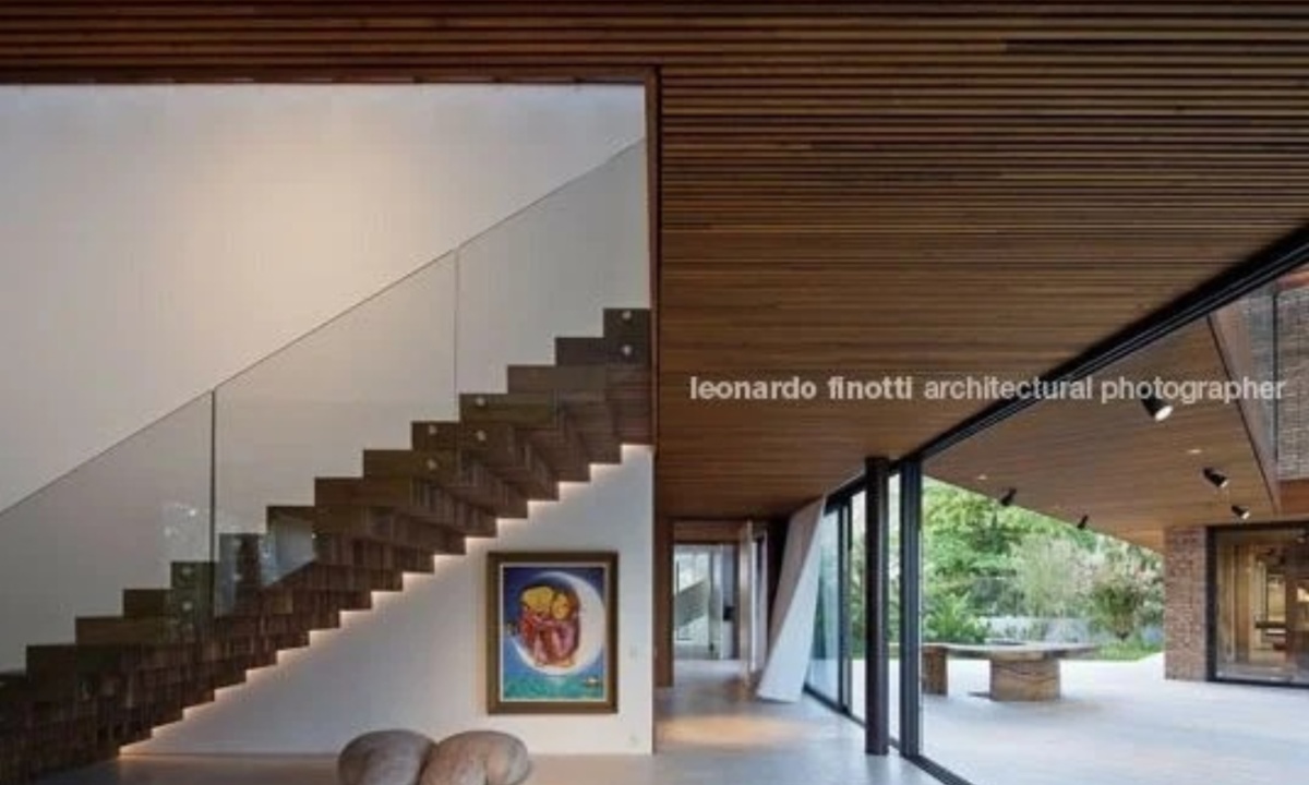 Conheça mansão de 4.000 m² em que moram Luciano Huck e Angélica; casa já recebeu Madonna e é avaliada em R$ 26,4 milhões