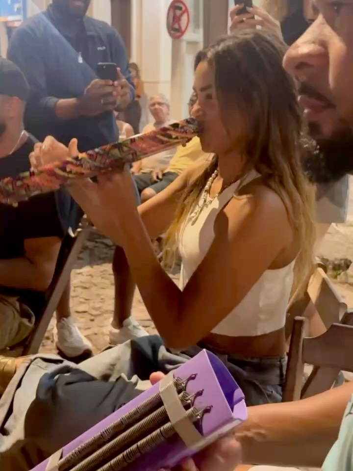 Dira Paes abre álbum de fotos com namorado de Anitta e amigos na Chapada Diamantina; veja