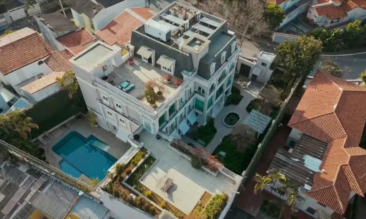 Justiça toma decisão sobre mansão de Anita Harley; imóvel de R$ 50 milhões tem mais de 90 cômodos