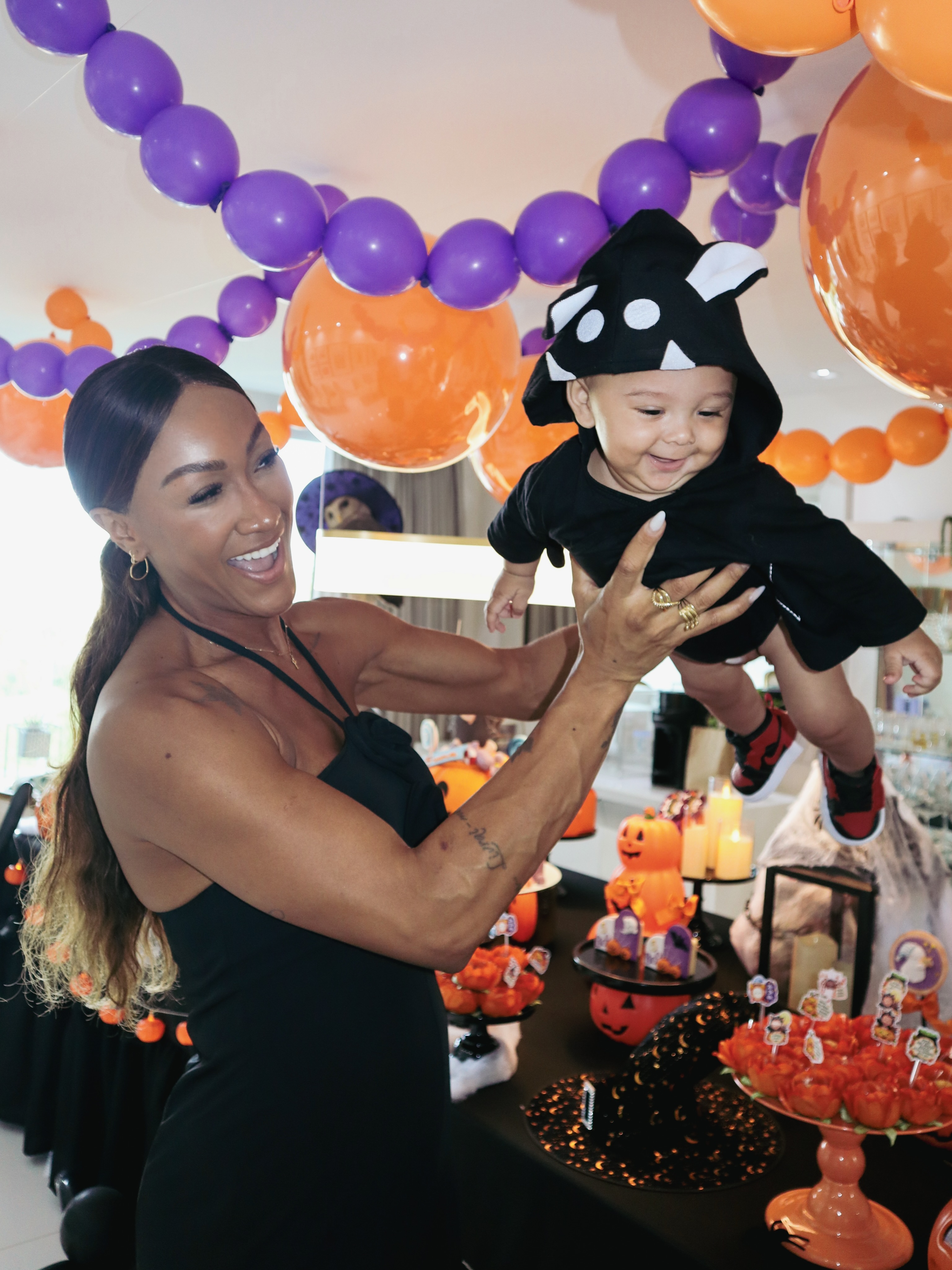 Quinto mêsversário de Levi, filho caçula de Lore Improta e Léo Santana, foi comemorado com o tema de Halloween 