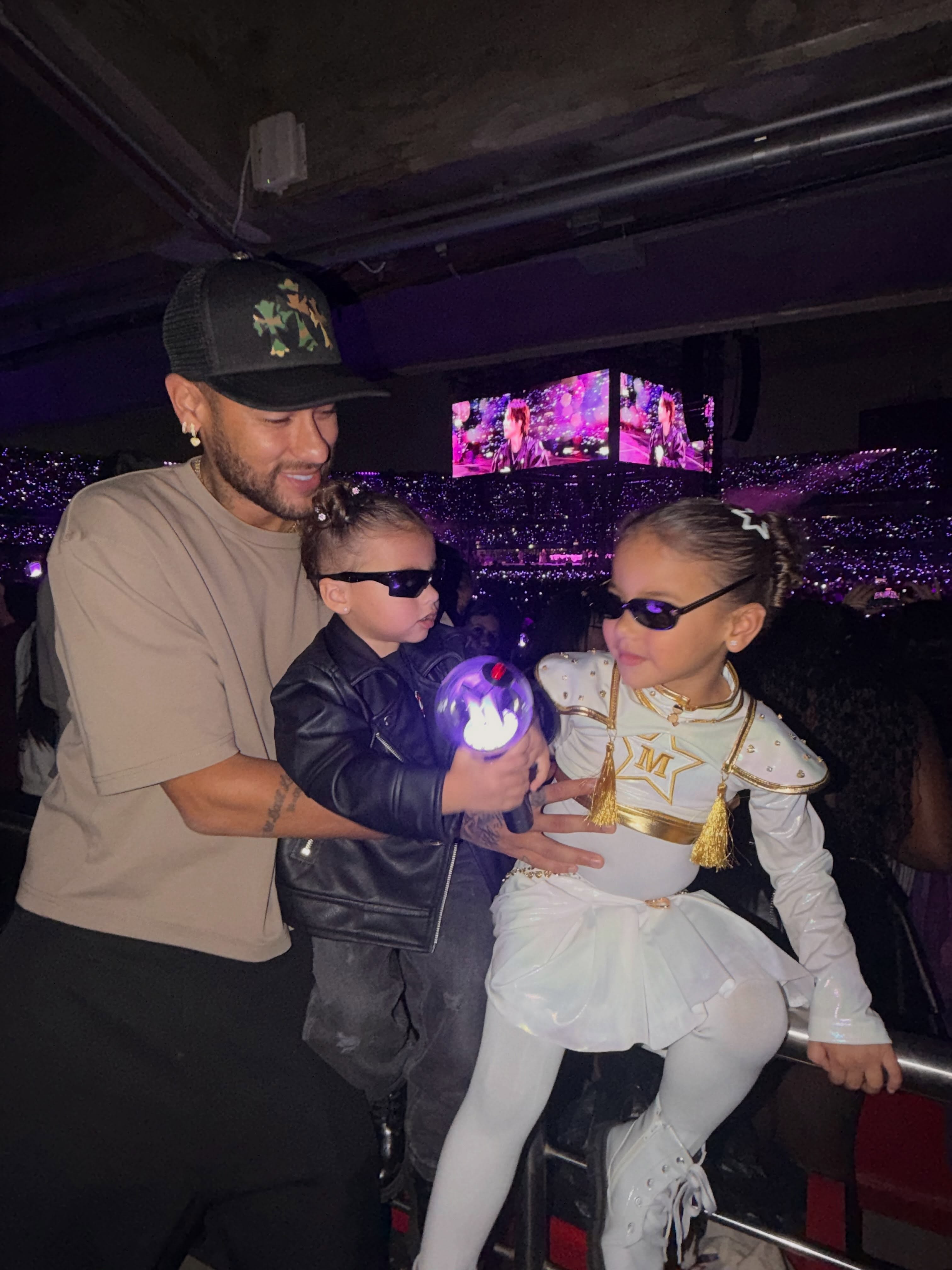 Neymar mostra bastidores do show do BTS em SP