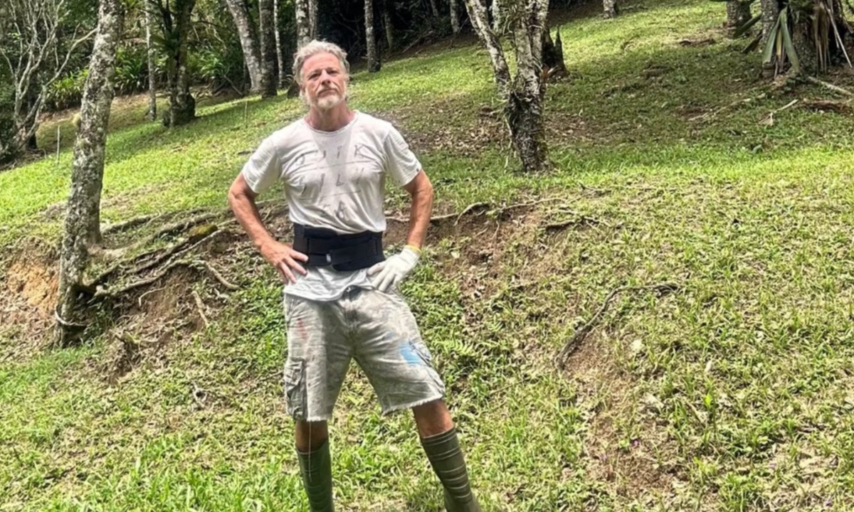 Recluso em sítio, Marcello Novaes mostra rotina com animais; ator vive sozinho aos 64 anos e recebeu recado da ex; Letícia Spiller