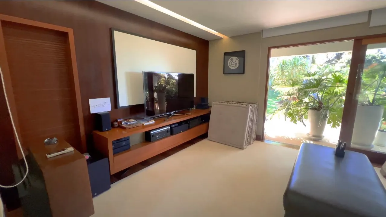 Viih Tube não consegue vender cobertura de luxo com piscina, sauna e cinema e dá desconto milionário