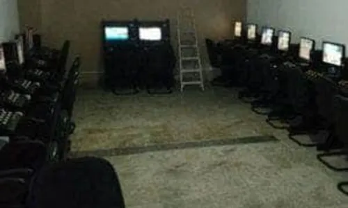 
				
					Polícia apreende 133 caça-níqueis em casas de jogos na Pituba
				
				