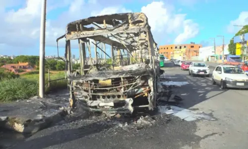
				
					Em ação criminosa, ônibus é incendiado no bairro de Sussuarana
				
				