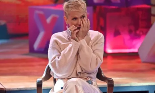 
				
					Com muita emoção, Xuxa recebe homenagens de artistas em programa
				
				