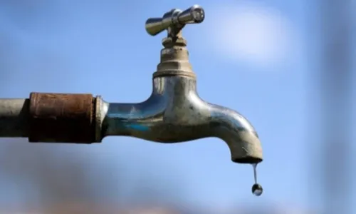 
				
					Escolas municipais têm aulas suspensas por falta de água
				
				