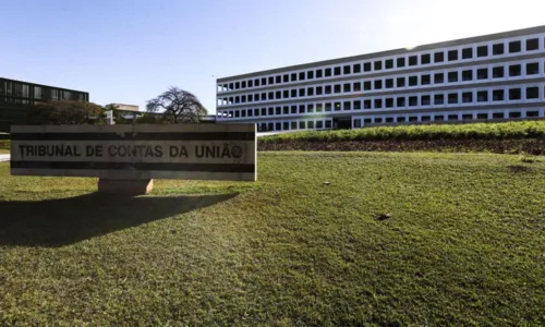 
				
					TCU vai auditar presentes entregues a Bolsonaro desde 2019
				
				
