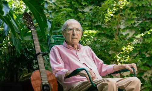 
				
					Compositor de "Disparada", Theo de Barros morre aos 80 anos
				
				