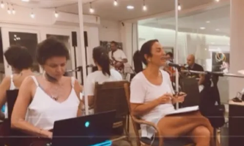 
				
					Ivete revela músicas de show do Aniversário de Salvador em ensaio
				
				