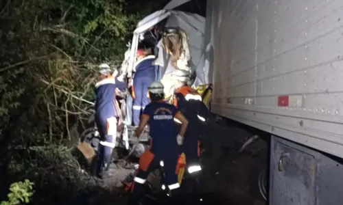 
				
					Motorista morre e outro fica ferido em acidente na Bahia
				
				