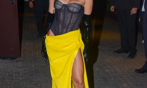
				
					Anitta arrasa em look para festa de 30 anos em São Paulo; FOTOS
				
				