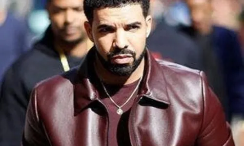 
				
					Drake cancela show no Lollapalooza 2023; fãs podem pedir reembolso
				
				