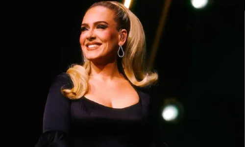 
				
					Adele anuncia pausa na carreira: 'Não vão ouvir falar de mim'
				
				