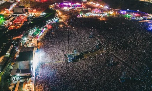 
				
					Lollapalooza Brasil reúne mais de 300 mil pessoas e quebra recorde
				
				