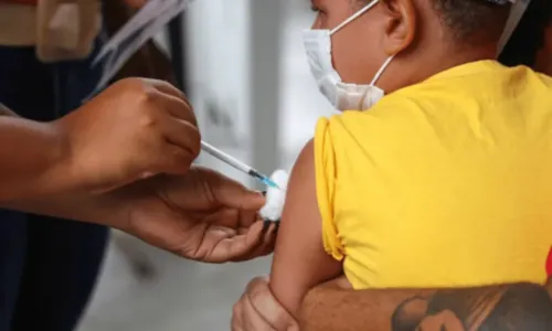 
				
					Salvador vacina crianças de 3 e 4 anos com 3ª dose contra Covid-19
				
				