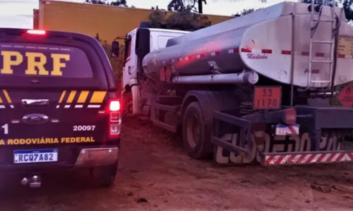 
				
					Dez mil litros de cachaça contaminada são apreendidos na Bahia
				
				