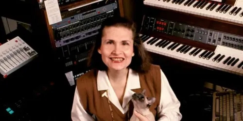 
				
					Conheça Wendy Carlos, mulher trans que marcou a música eletrônica
				
				