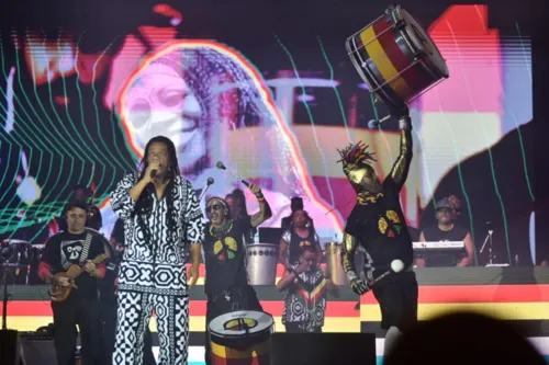 
				
					Com homenagem a Marielle e Mestre Moa, Olodum e BaianaSystem fazem encontro histórico e dão show de percussão no FV23
				
				