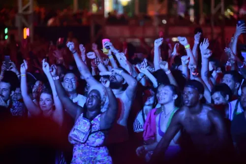 
				
					Com homenagem a Marielle e Mestre Moa, Olodum e BaianaSystem fazem encontro histórico e dão show de percussão no FV23
				
				