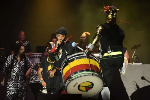 
				
					Com homenagem a Marielle e Mestre Moa, Olodum e BaianaSystem fazem encontro histórico e dão show de percussão no FV23
				
				