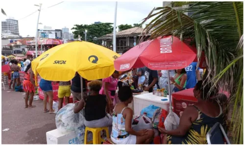 
				
					No Fuzuê, ambulantes falam sobre dificuldade para conseguir licenças para carnaval: 'Desumano'
				
				