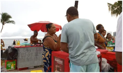 
				
					No Fuzuê, ambulantes falam sobre dificuldade para conseguir licenças para carnaval: 'Desumano'
				
				