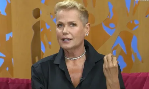 
				
					Xuxa revela ter passado por cirurgias plásticas sem consentimento
				
				