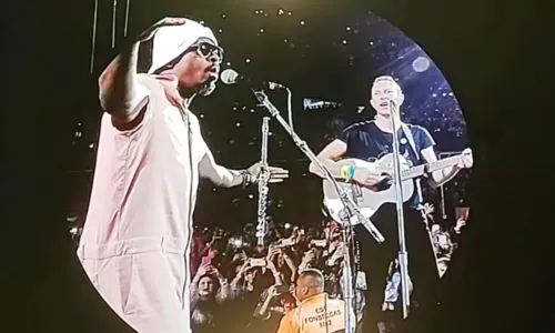 
				
					Seu Jorge faz participação especial no show de Coldplay; assista
				
				