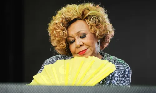 
				
					Alcione será homenageada pela Mangueira no Carnaval de 2024
				
				