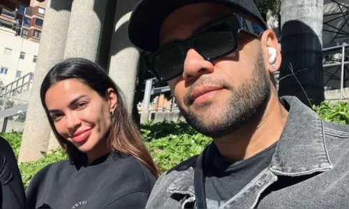 
				
					Esposa de Daniel Alves indica fim de casamento: 'Sempre amarei'
				
				