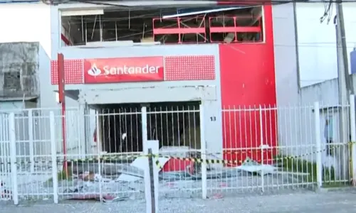 
				
					Homens armados explodem agência bancária no Subúrbio de Salvador
				
				