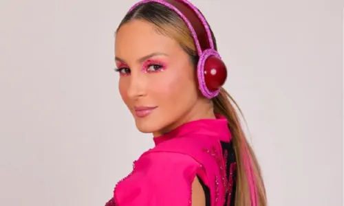 
				
					Claudia Leitte adota novo visual e surpreende fãs: 'Na régua'
				
				