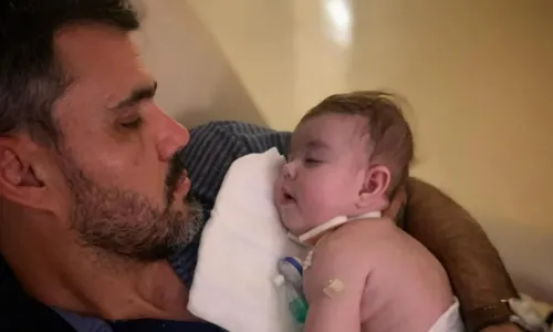 
				
					Juliano Cazarré pede orações para a filha
				
				