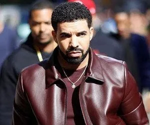 
				
					Drake cancela show no Lollapalooza 2023; fãs podem pedir reembolso
				
				