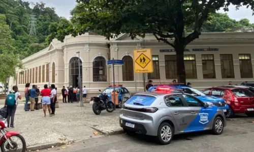 
				
					Garoto é apreendido após atacar colegas de escola com faca no Rio
				
				