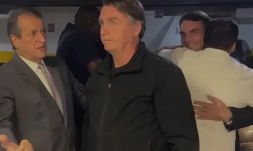 
				
					Ex-presidente Bolsonaro retorna ao Brasil após 3 meses nos EUA
				
				