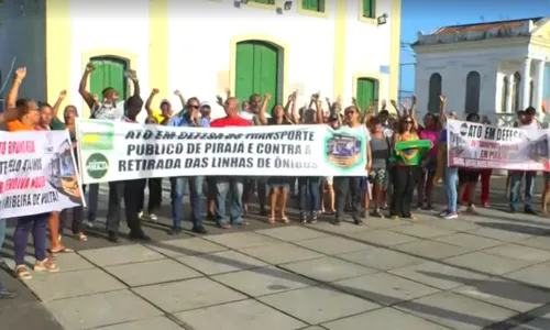 
				
					Após retirada de ônibus, moradores fazem protesto em Pirajá
				
				