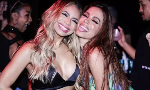 
				
					Lexa se declara para Anitta em aniversário: 'Irmã de alma'
				
				