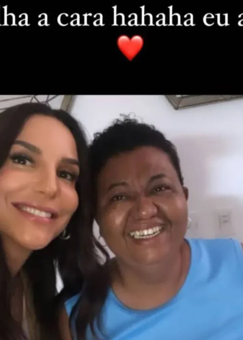 
				
					Ivete visita Lore e Léo Santana e surpreende funcionária do casal
				
				