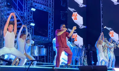 
Xanddy Harmonia faz show histórico na Orla da Boca do Rio, em Salvador