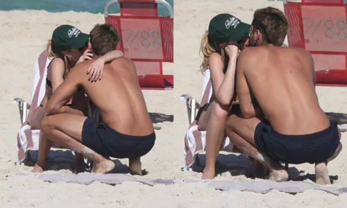 
				
					Agatha Moreira e Rodrigo Simas dão beijaço em praia do Rio de Janeiro
				
				