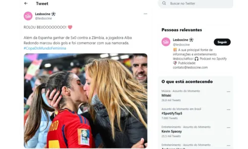 
				
					Alba Redondo comemora vitória da Espanha com beijo em namorada
				
				