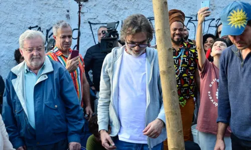 
				
					Amigos de Zé Celso homenageiam dramaturgo com plantio de árvore em SP
				
				