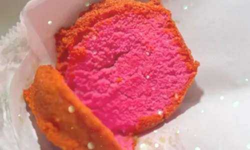 
				
					Após polêmica com acarajé, baiana faz versão de bolinho de estudante rosa
				
				