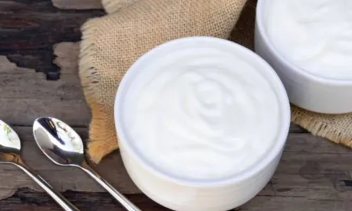 
		Aprenda a fazer iogurte vegano caseiro com apenas 5 ingredientes