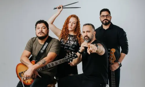 
				
					Banda Monarka faz homenagem ao 'Dia do Rock' em shopping de Salvador
				
				