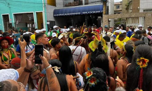 
				
					Bicentenário da Independência na Bahia reúne multidão em Salvador
				
				
